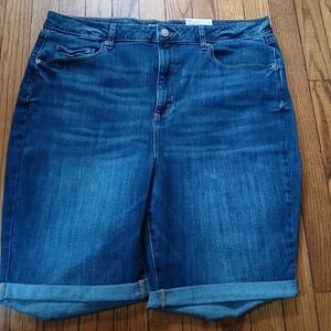 Sonoma - Women’s Bermuda Medium Wash Denim Jean Shorts. Size 18W. NWT